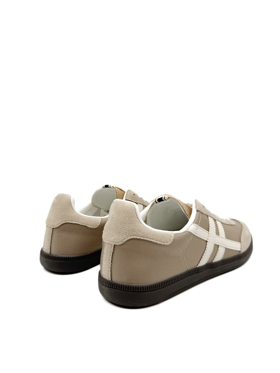 Zapatillas Deportivas de Antlina Bandas Blancas. Corina M5520