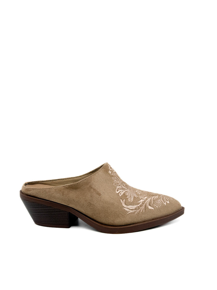 Zueco Color Beige Estilo Vaquero Con Bordado