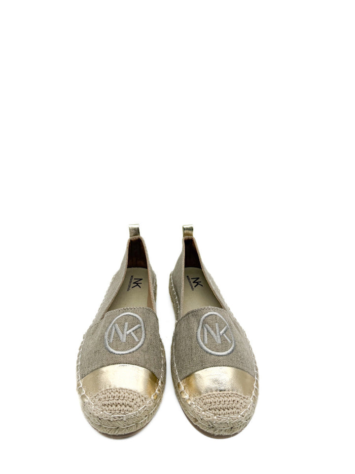 Alpargata Casual NK con Detalles Dorados y Acabado Artesanal