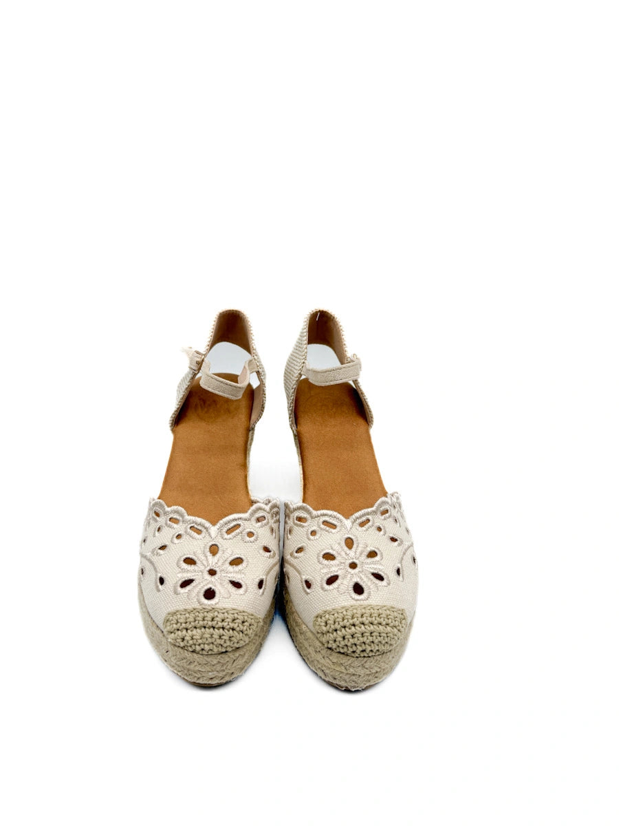 Alpargatas de Cuña con Calado Floral y Plataforma de Yute