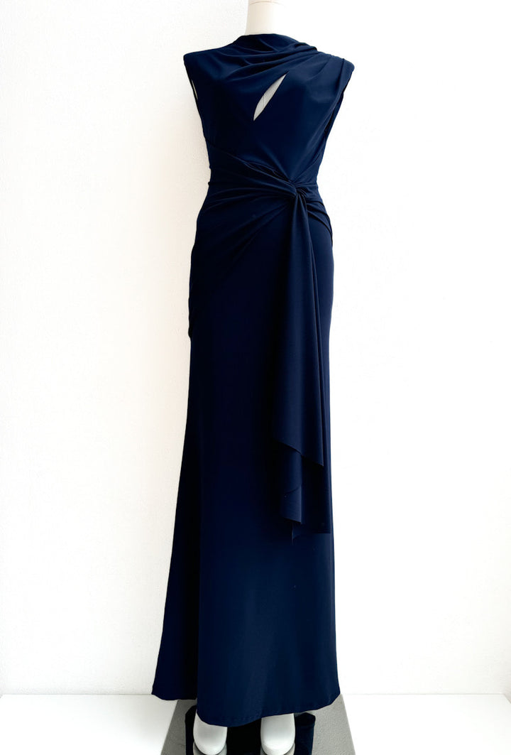 Vestido de Noche con Drapeado Elegante y Abertura en el Escote