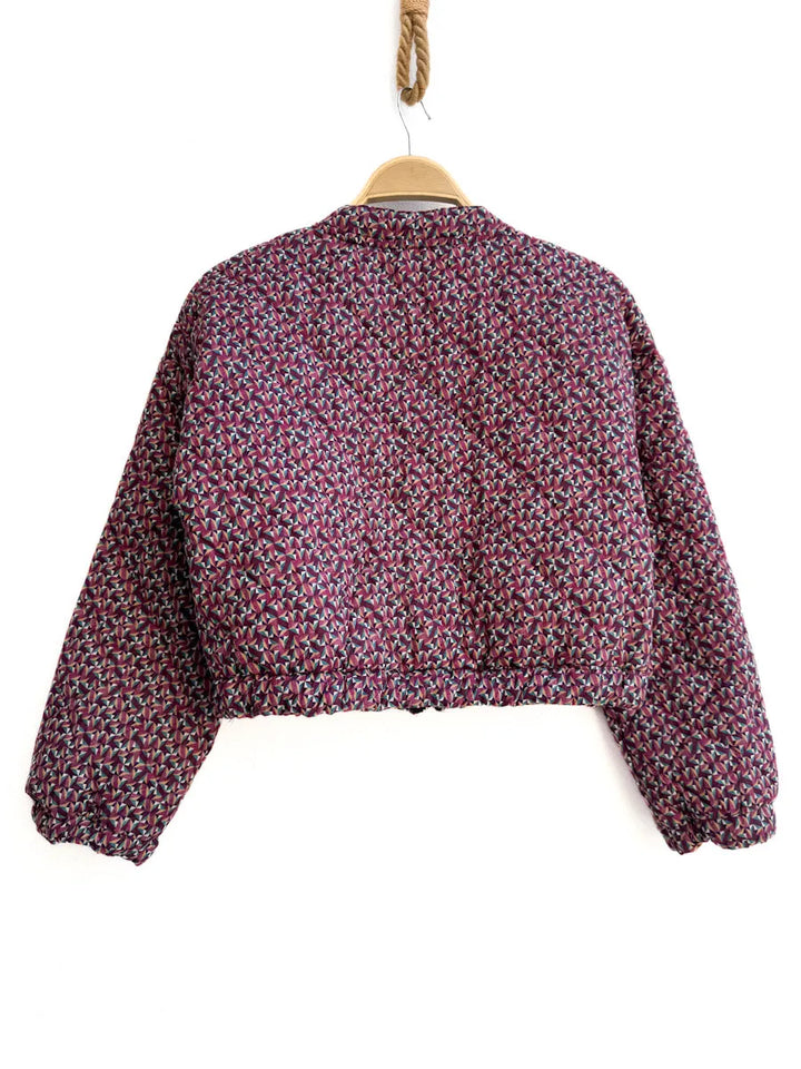 Chaqueta acolchada corta con estampado geométrico