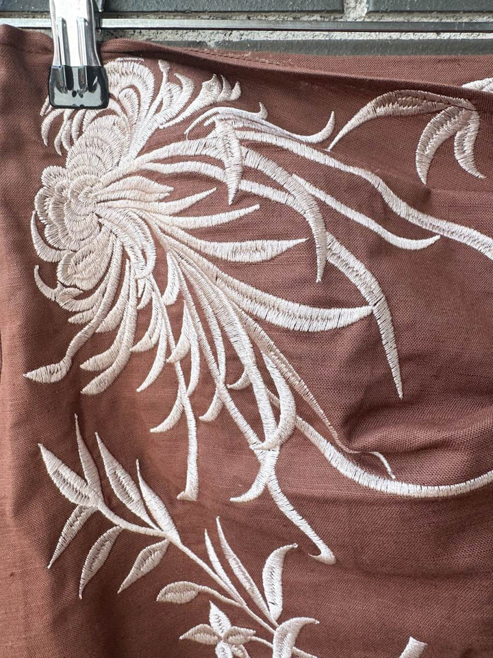 Falda Pareo con Flecos y Bordado Floral