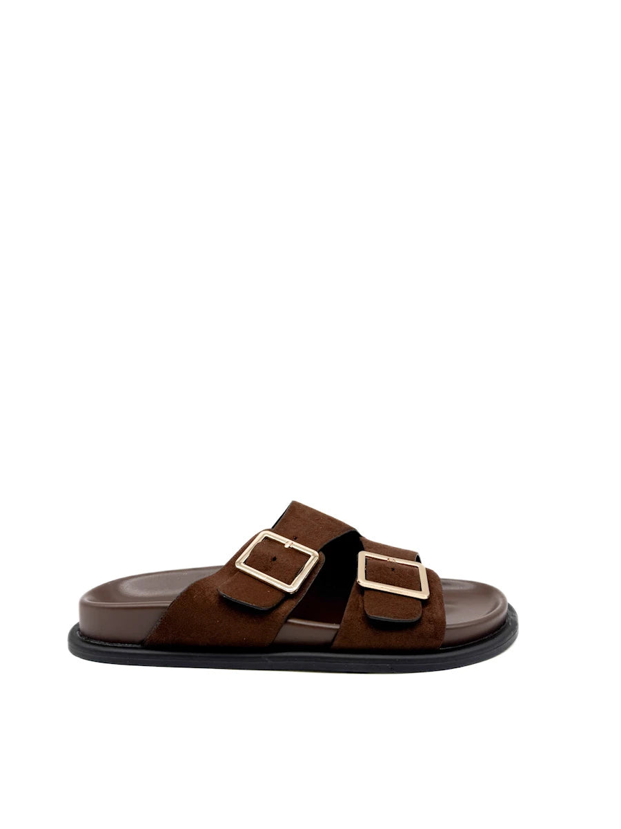 Sandalias marrón chocolate de antelina con doble hebilla dorada.