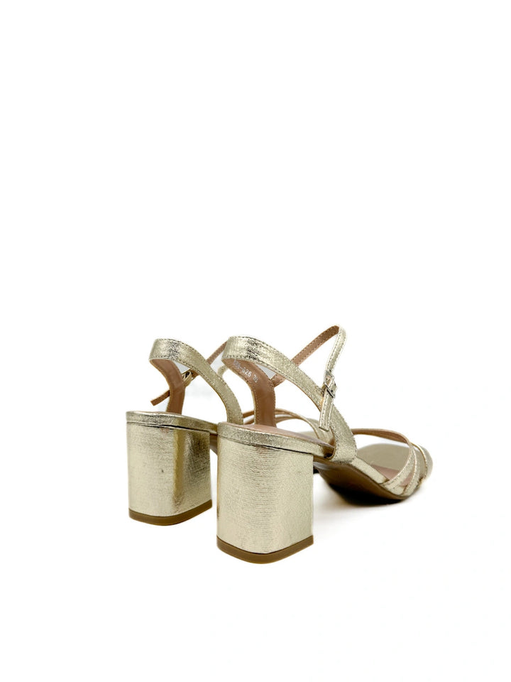 Sandalias  Elegancia Versátil en Negro y Dorado Metálico