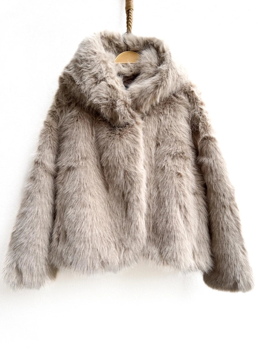Chaqueta de Pelo Sintético Premium con Cuello Envolvente – Disponible en Marrón y Beige
