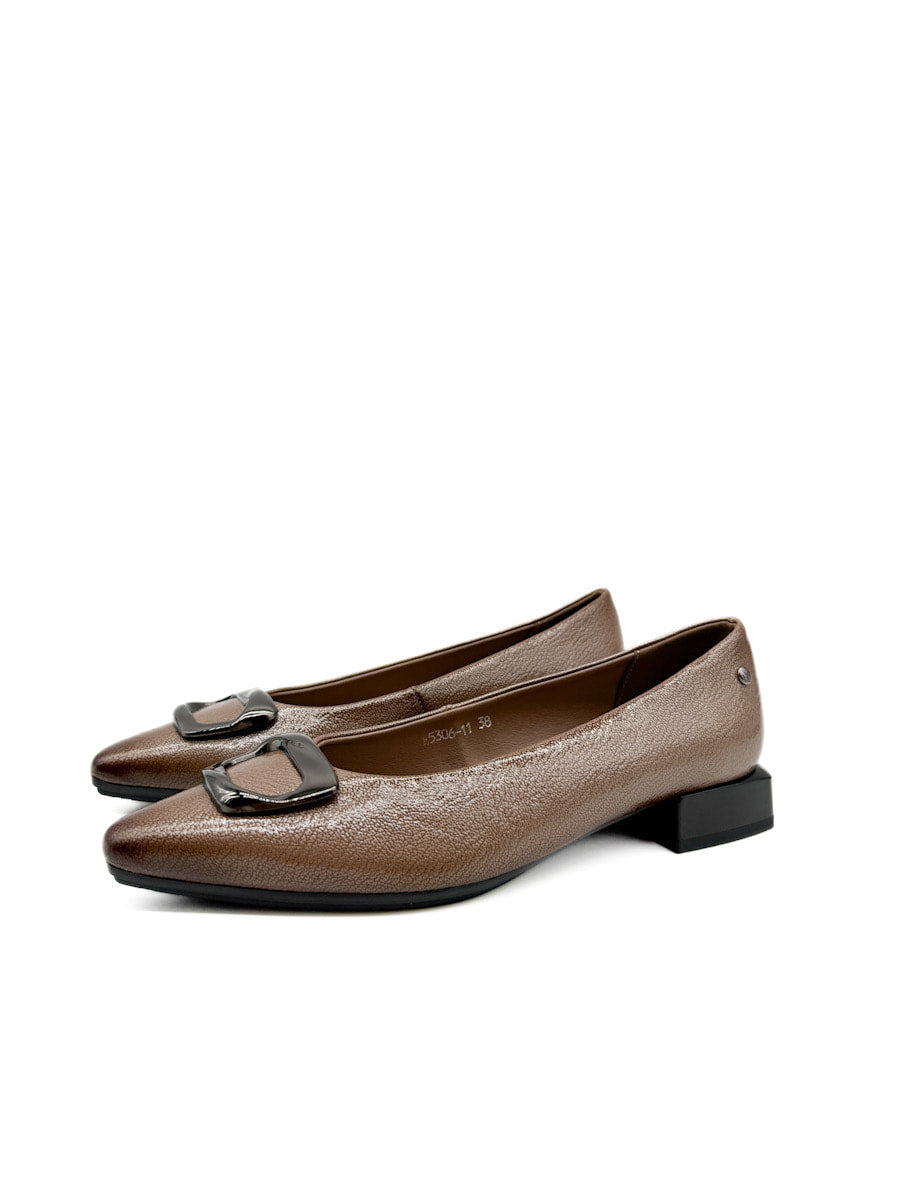 Zapatos de Tacón Bajo con Hebilla: Elegancia y Comodidad