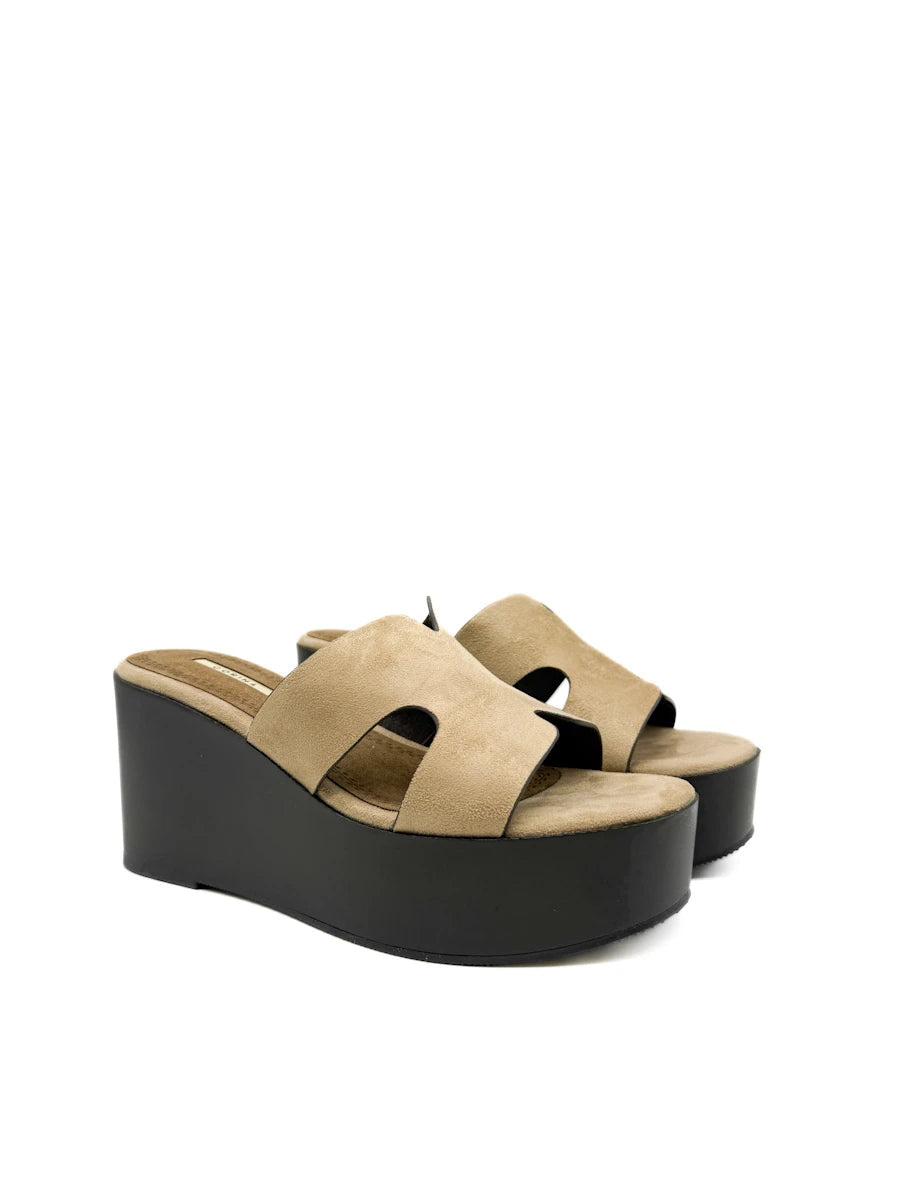 Sandalias de Cuña Corina con Pala Calada en "H" y Plataforma Negra
