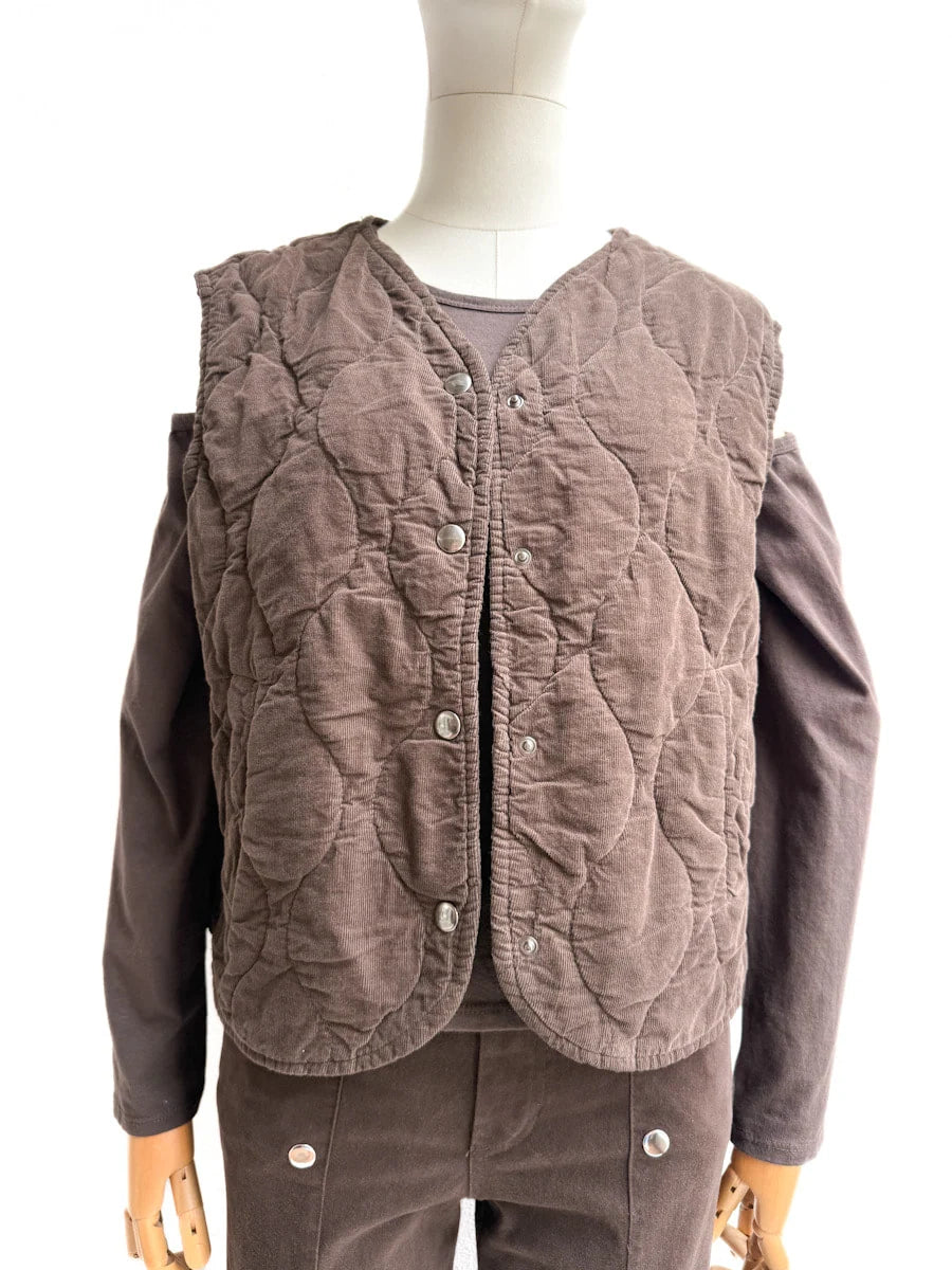 Chaleco Acolchado en Pana con Cierre de Botones