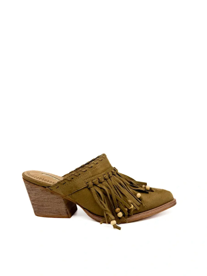 Mules Corina estilo boho-chic en caeml  con flecos y cuentas.
