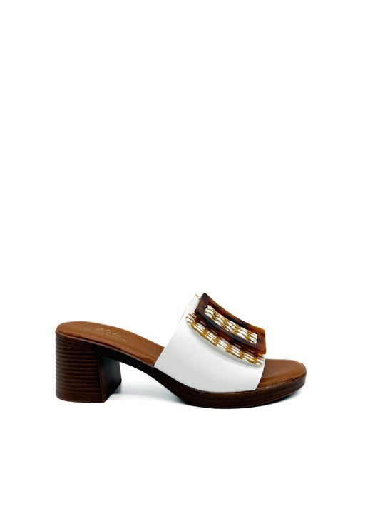 Sandalia Elegantes con Detalles Artesanales y Tacón Medio Blanco