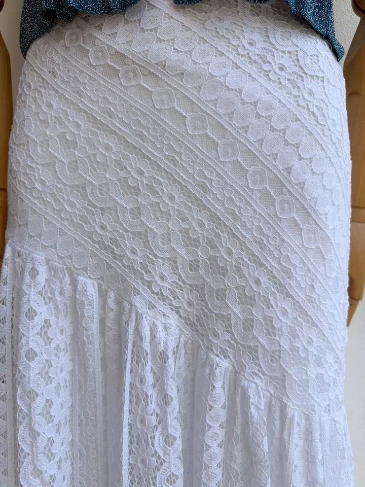 Falda larga de encaje