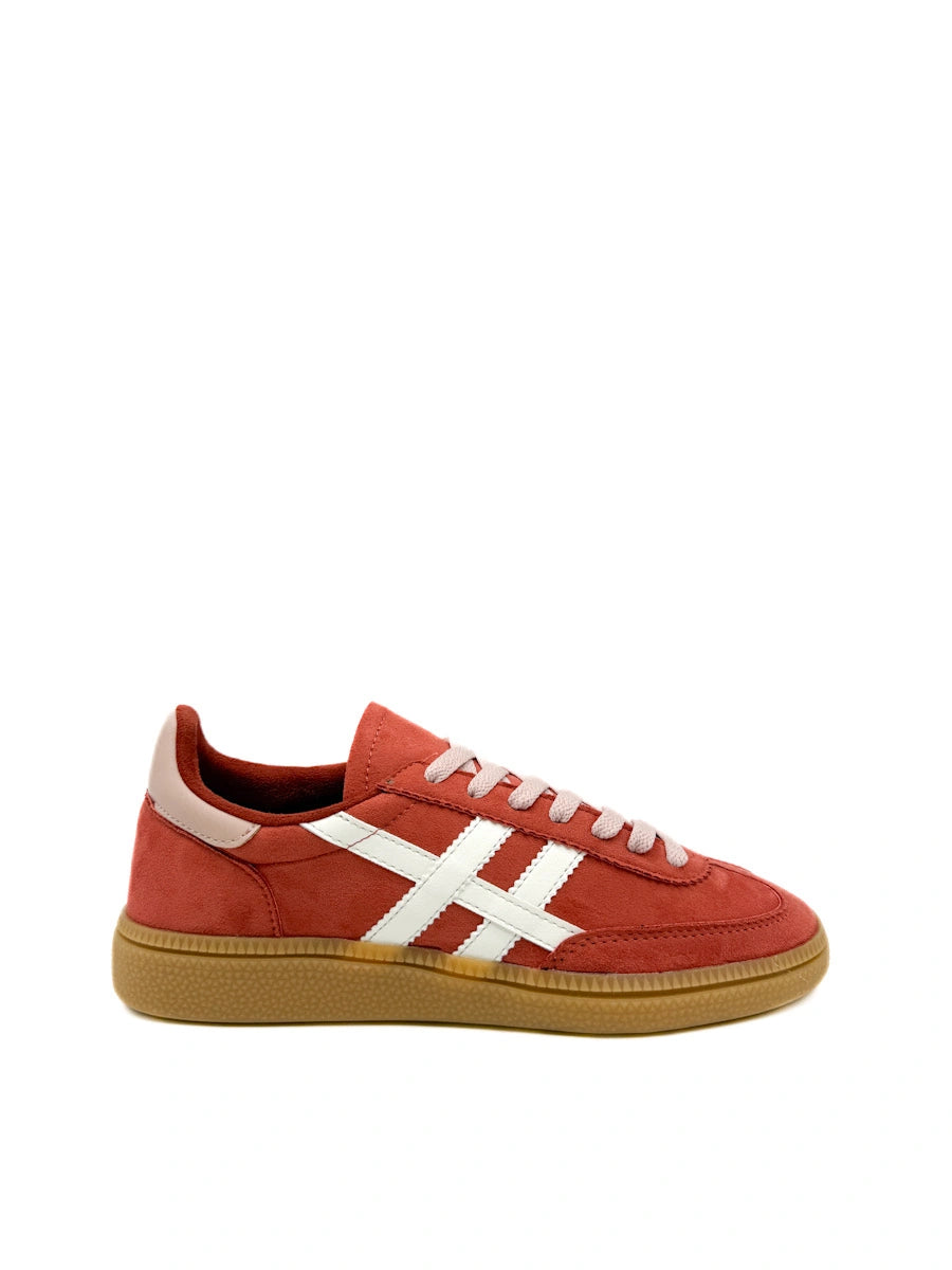 Zapatillas Corina Estilo Terrace con Detalles de Contraste y Suela Texturizada.