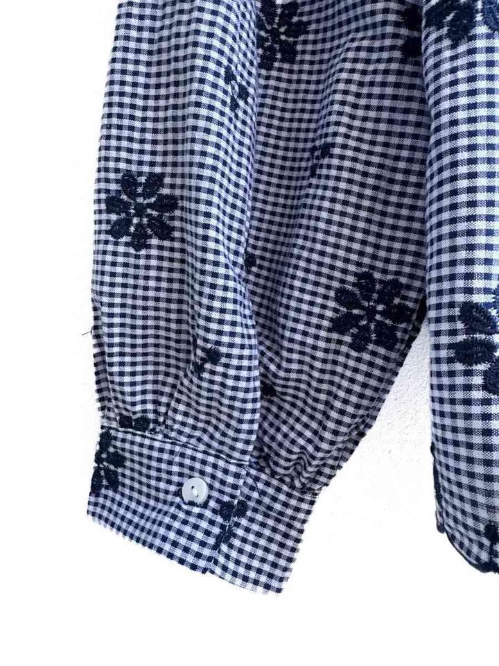 Blusa de cuadros con bordado floral