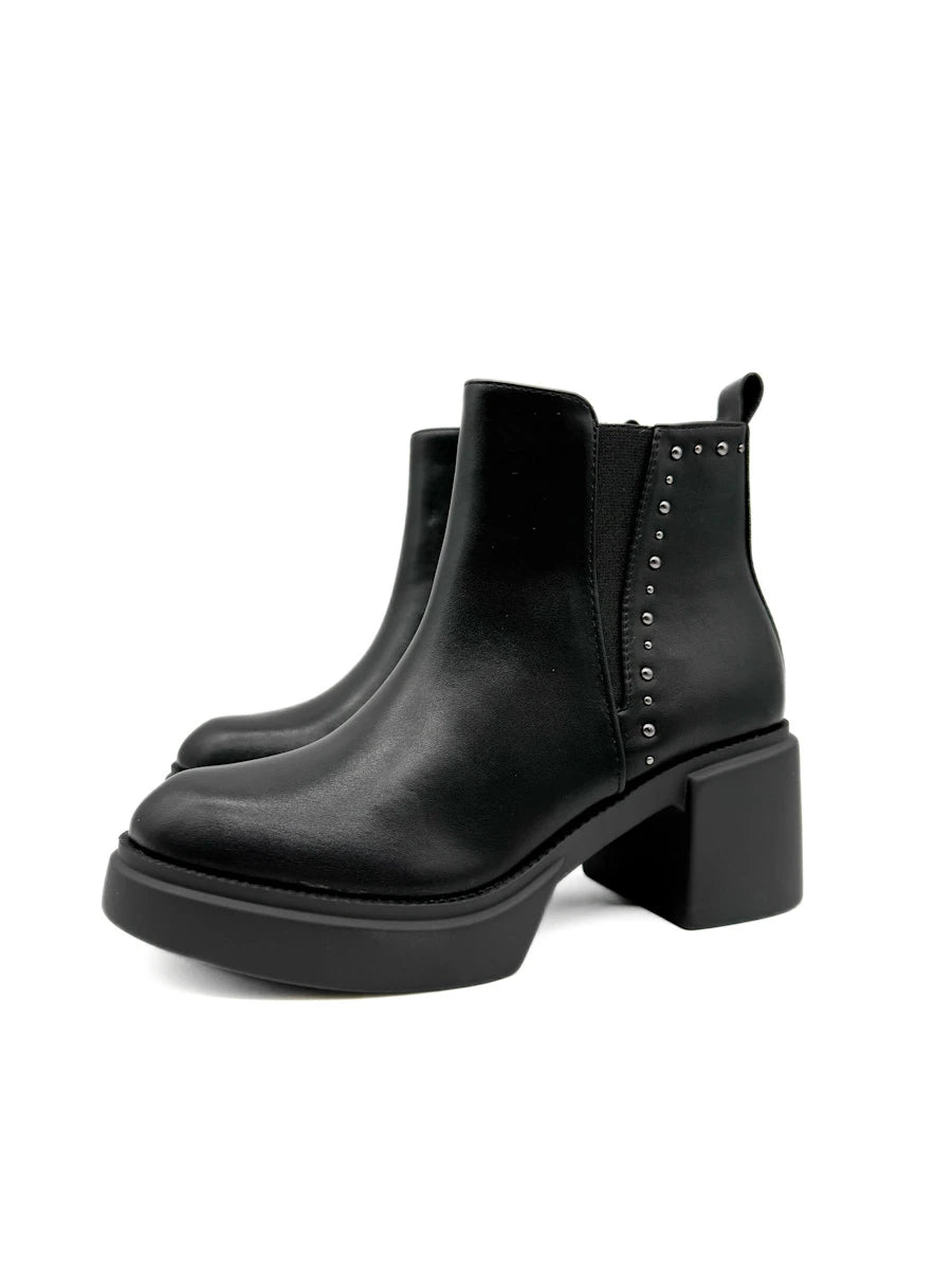 Botines Negro con Tacón Ancho, Plataforma y Tachuela