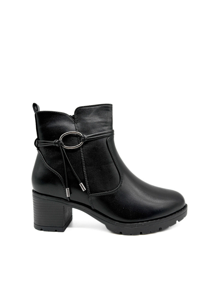 Botines con Tacón Grueso y Detalle de Anillo Metálico Negro