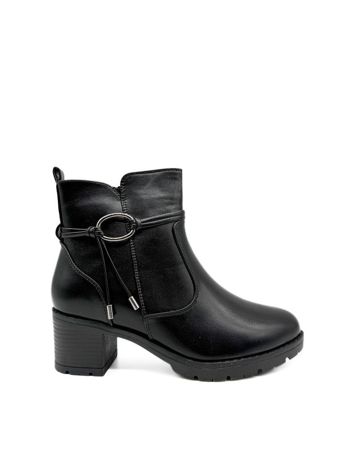 Botines con Tacón Grueso y Detalle de Anillo Metálico Negro