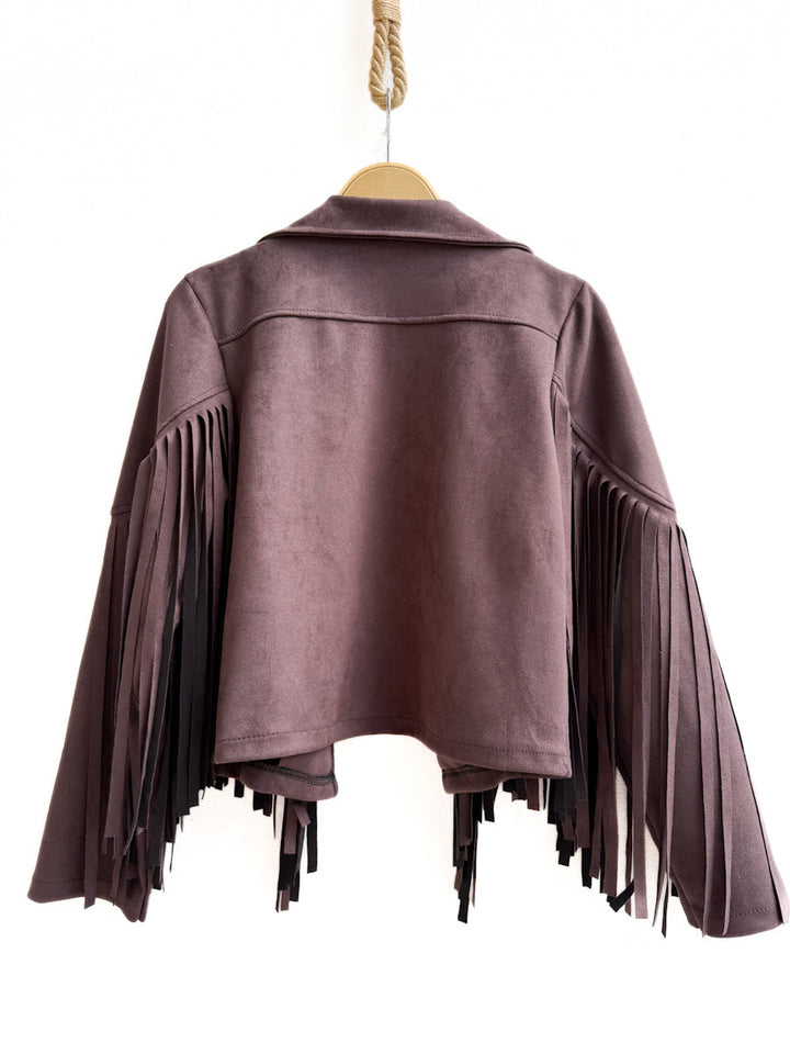 Chaquetas Cortas con Flecos: Estilo Bohemio y Moderno
