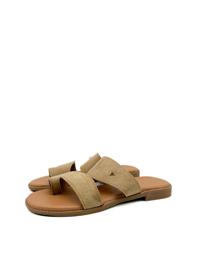 Sandalias Planas con Anillo al Dedo y Correas Cruzadas en Antelina