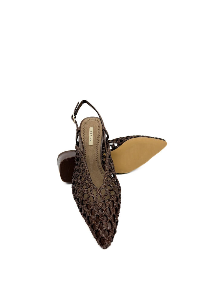 Elegancia Trenzada: Zapato Destalonado Corina con Calado y Punta Fina