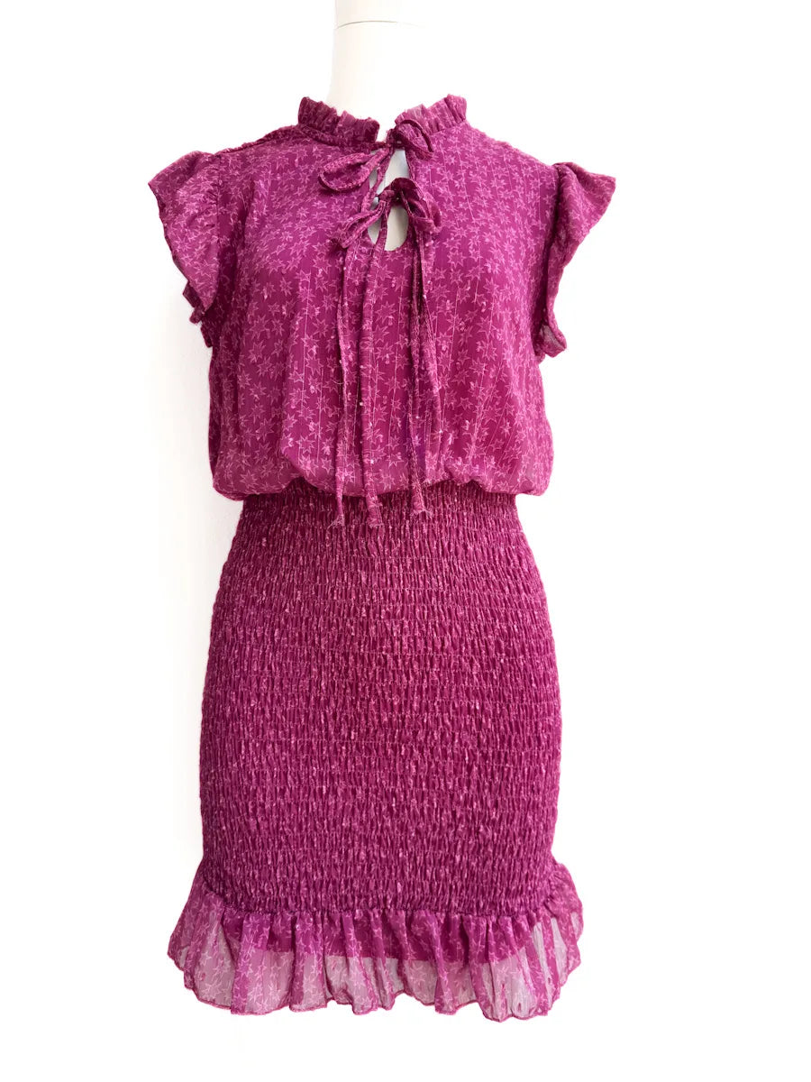 Vestido Corto Estampado con Nido de Abeja y Volantes Fuscia Estrella única