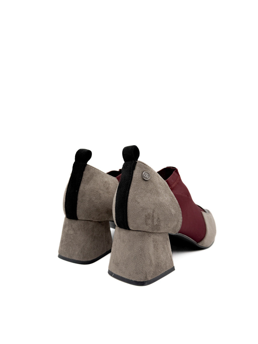 Zapatos de Tacón Bajo con Diseño de Bloques de Color y Texturas Mixtas.