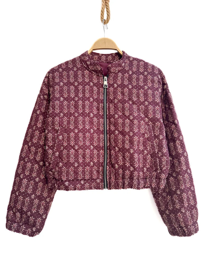 Chaqueta acolchada corta con estampado geométrico