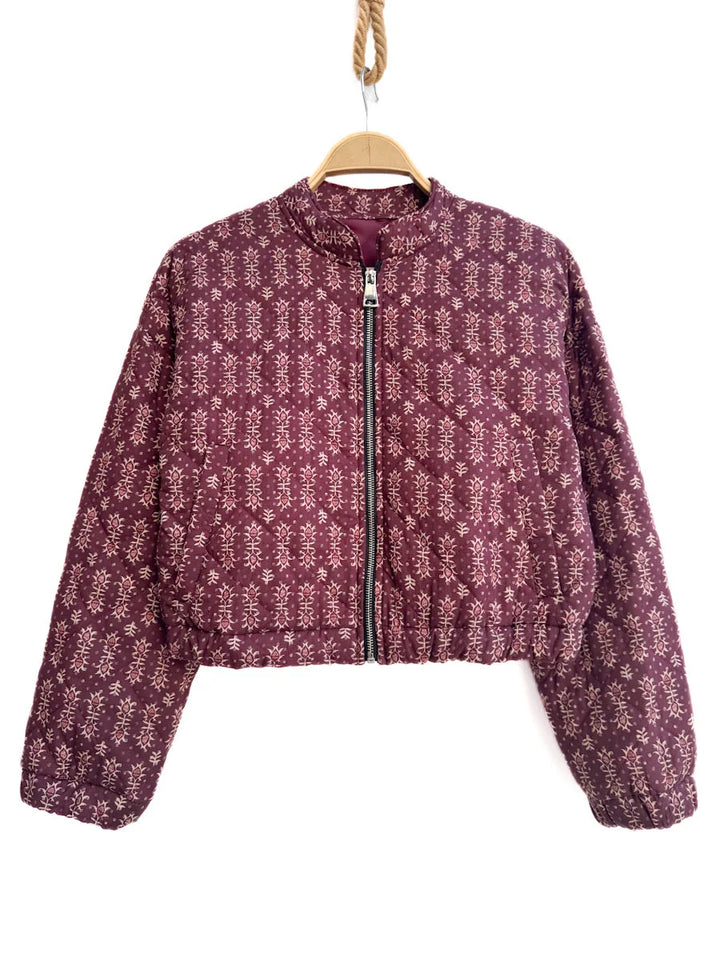 Chaqueta acolchada corta con estampado geométrico