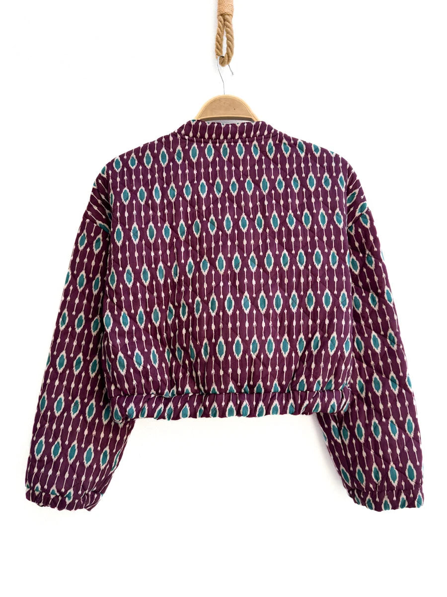 Chaqueta acolchada corta con estampado geométrico