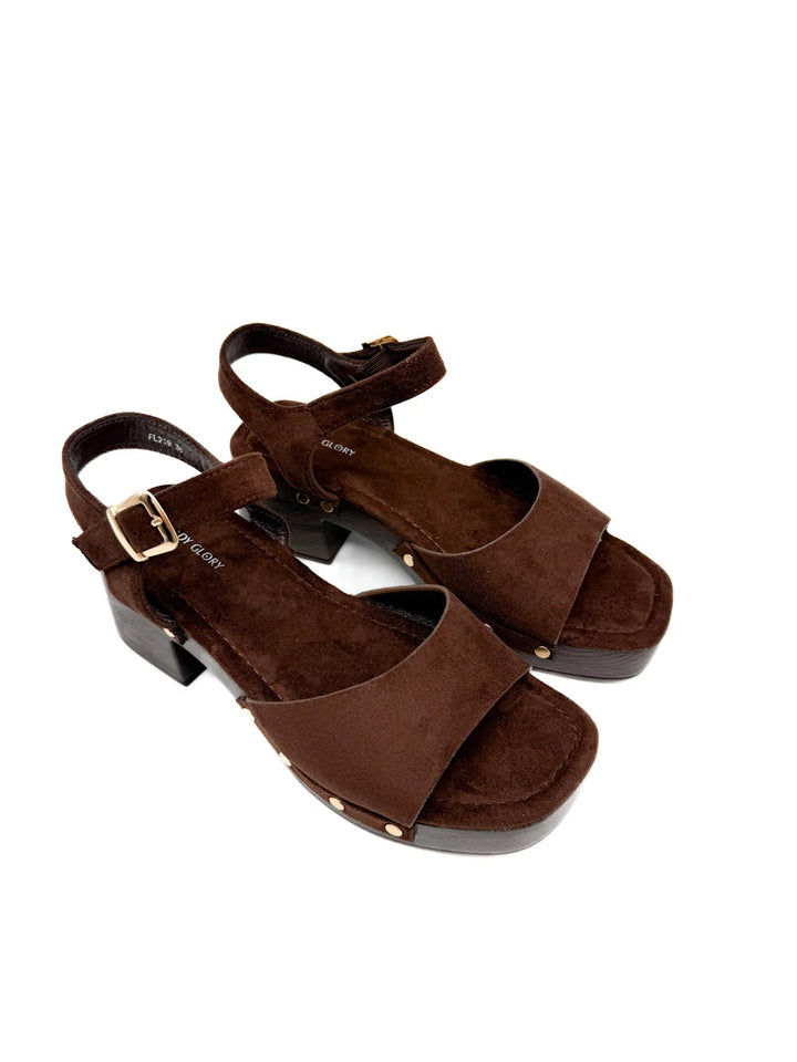 Sandalia Zueco de Plataforma con Pulsera y Tachuelas
