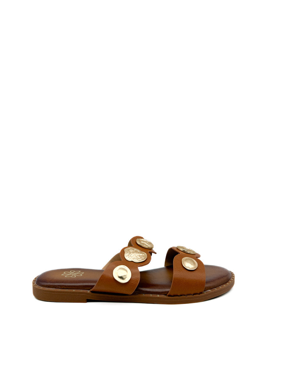 Sandalia Plana con Detalles Dorados Camel