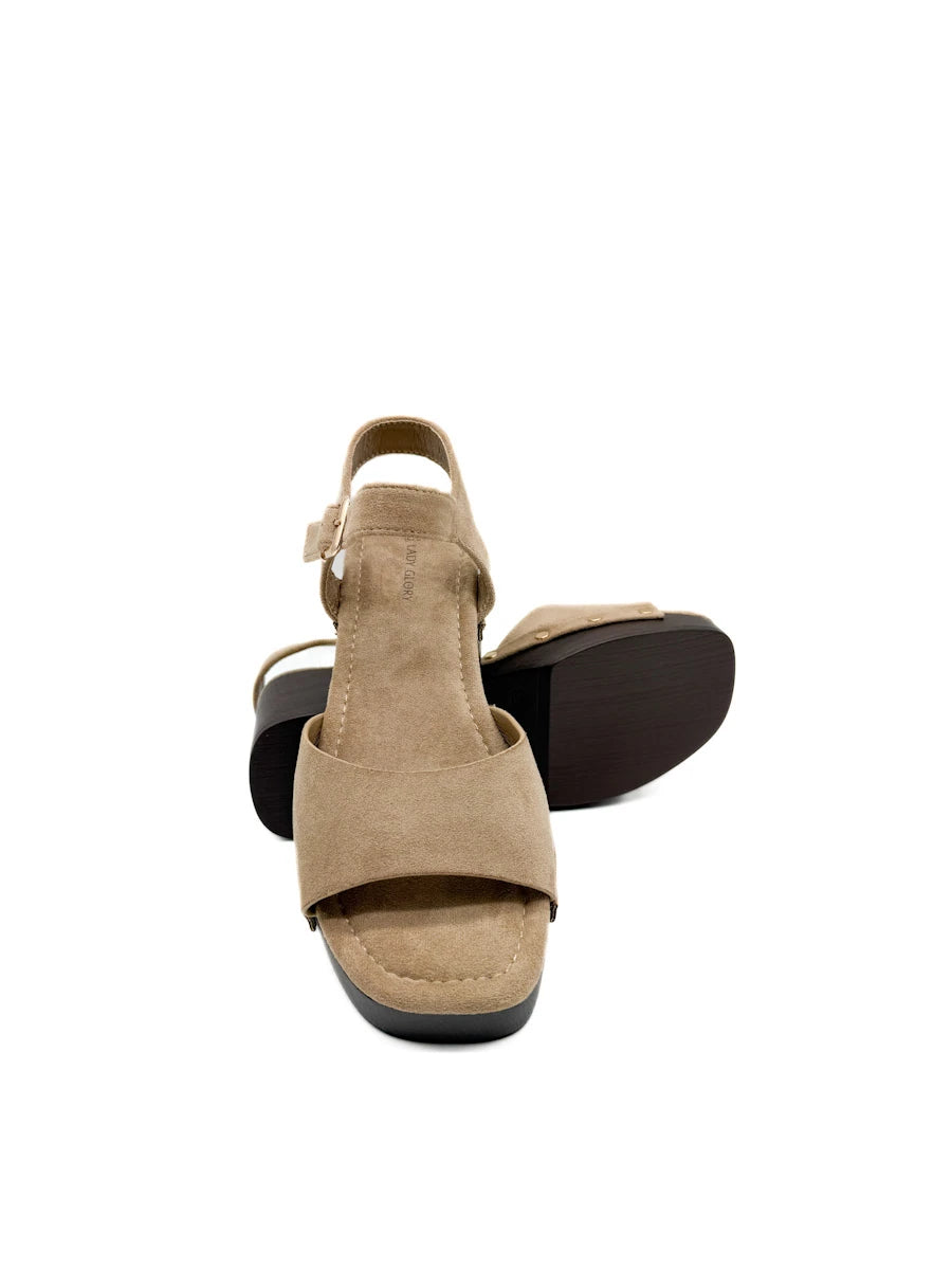 Sandalia Zueco de Plataforma con Pulsera y Tachuelas
