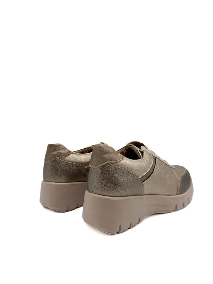 Zapatilla Deportiva con Suela Extra Ligera y Diseño Metálico Sofisticado