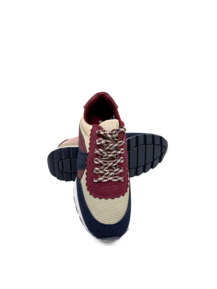 Combinación de Colores y Texturas en Calzado Deportivo de Moda