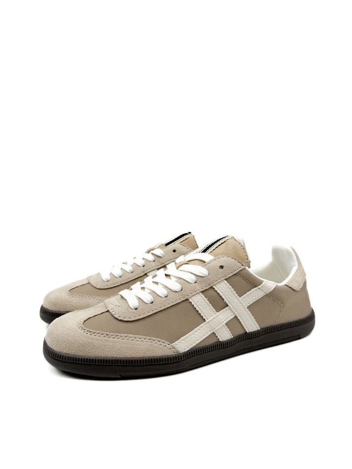 Zapatillas Deportivas de Antlina Bandas Blancas. Corina M5520