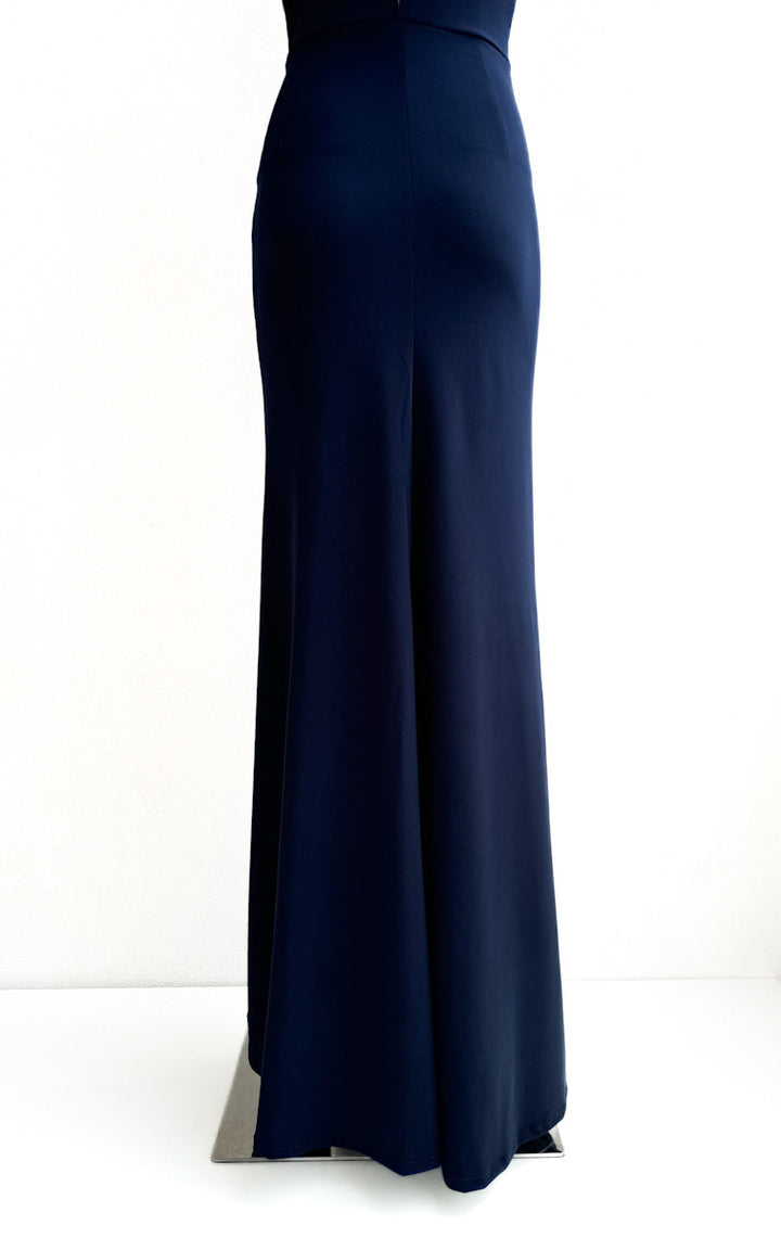 Vestido de Noche con Drapeado Elegante y Abertura en el Escote