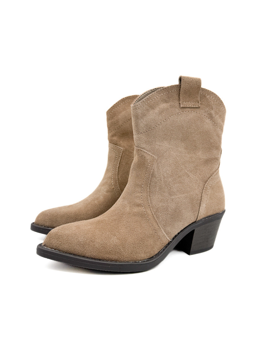 Botín  de Piel Estilo Cowboy en Tono Beige con Tacón Ancho