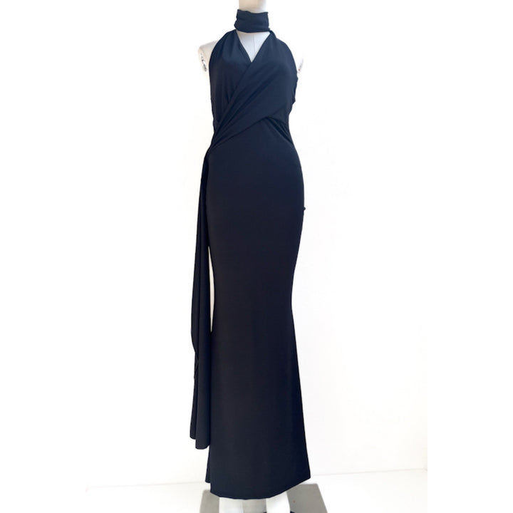 Vestido Largo de Gala con Cuello Halter y Drapeado Frontal