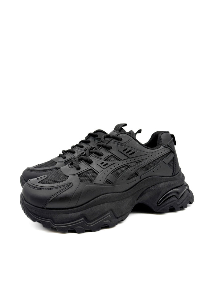 Zapatillas Blanco y Negro: Estilo Urbano con Suela Gruesa