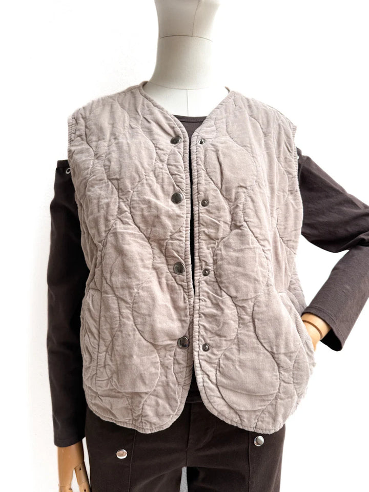 Chaleco Acolchado en Pana con Cierre de Botones