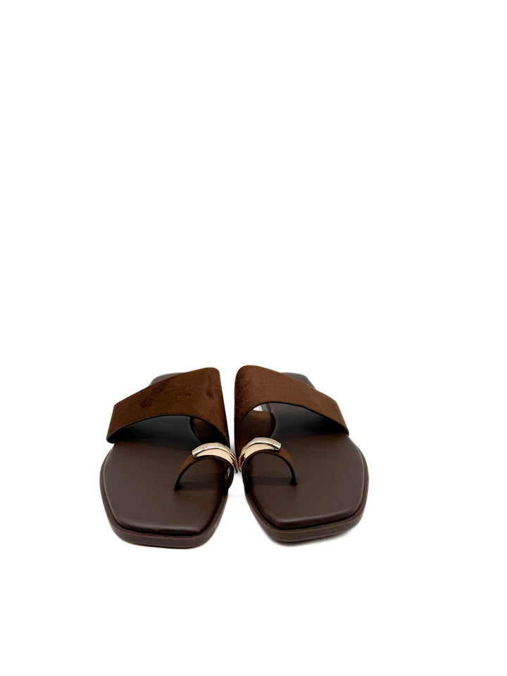 Sandalias Planas con Anillo Metálico y Pala Ancha