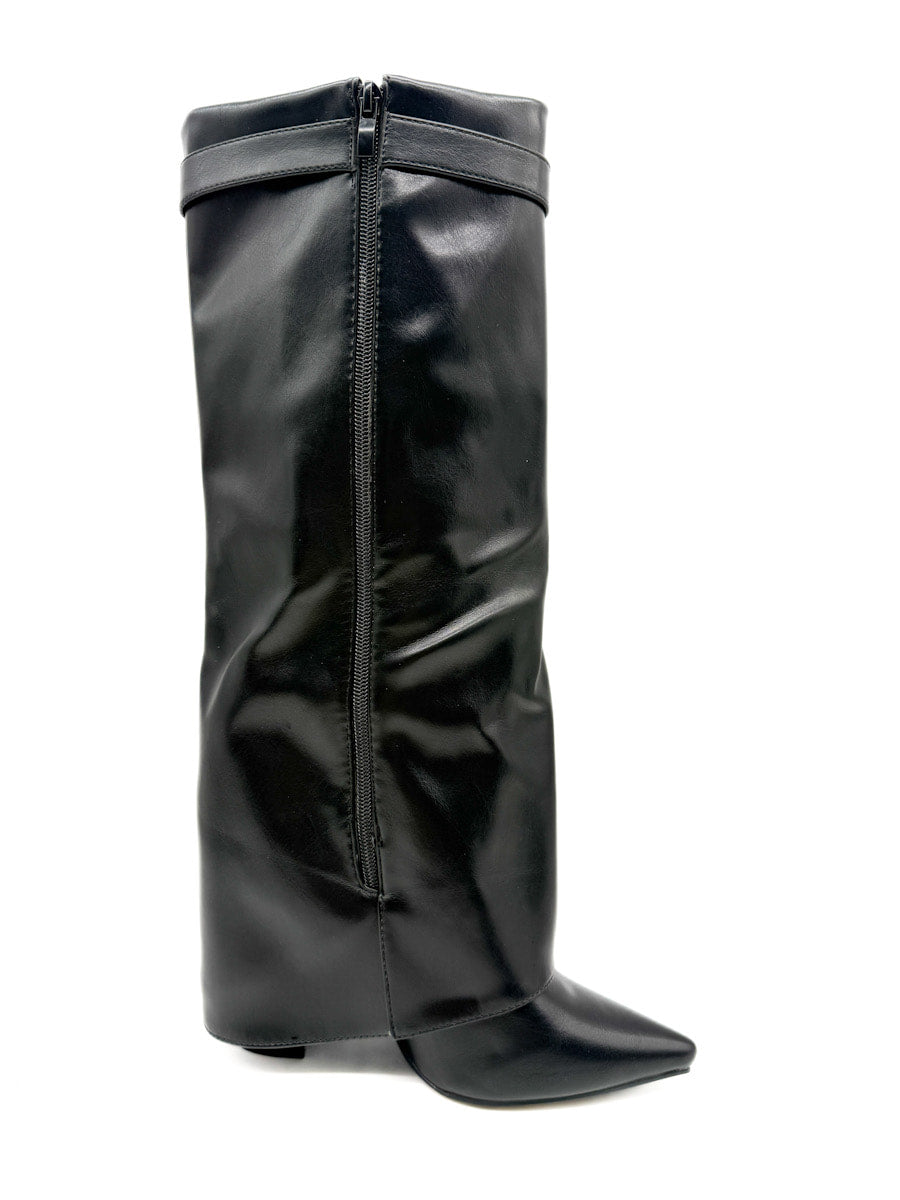 Bota Alta Negra con Tacón Cuadrado y Detalle Metálico Dorado