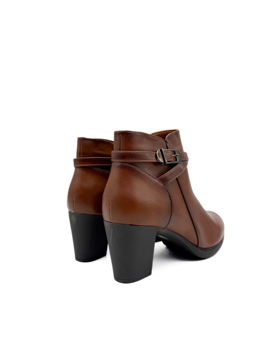 Botines con Hebilla Cruzada y Tacón Grueso: Elegancia y Comodidad en Cada Paso