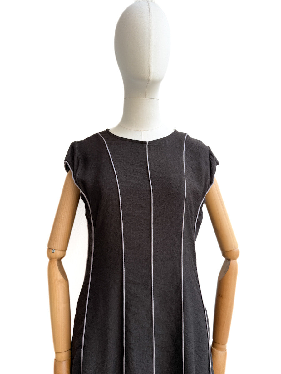 Vestido largo con líneas verticales en contraste – Disponible en varios colores