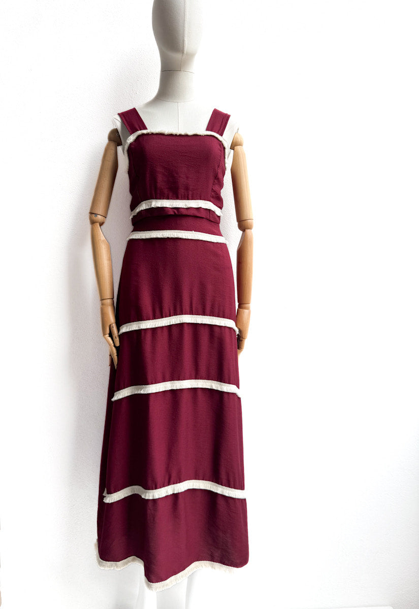 Conjunto Top y Falda con Detalles en Contraste