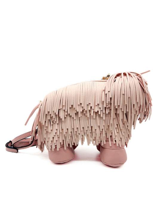 Bolsos imitando la silueta de un perro con flecos