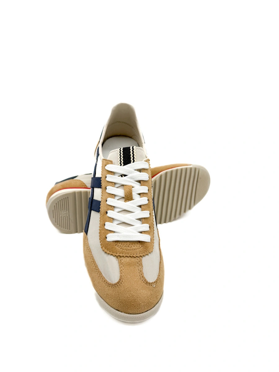 Corina Zapatilla Retro de Antelina y Nylon con Suela Dentada