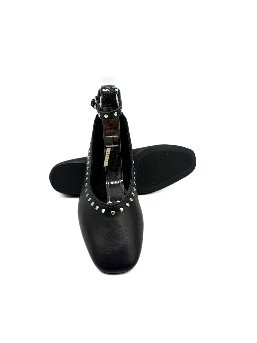 Bailarina Negra con Tachuelas y Correa de Tobillo Corina M5607