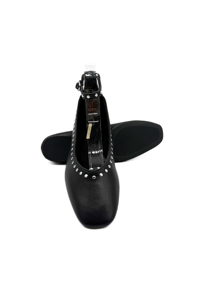 Bailarina Negra con Tachuelas y Correa de Tobillo Corina M5607