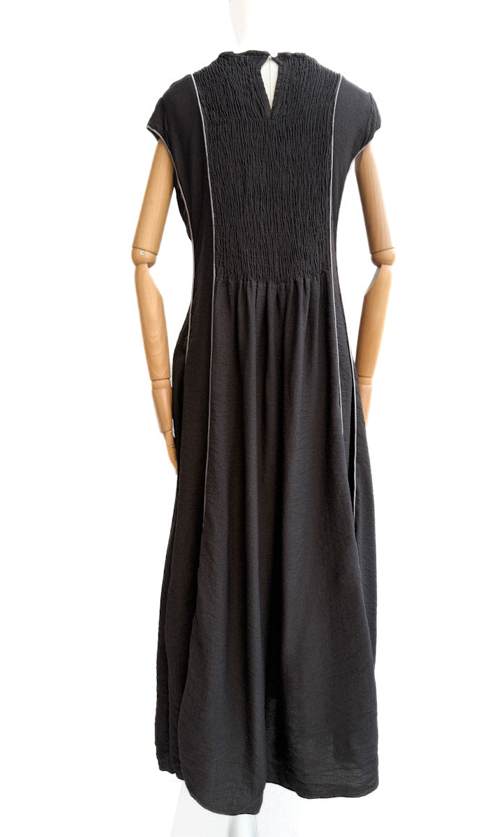 Vestido largo con líneas verticales en contraste – Disponible en varios colores